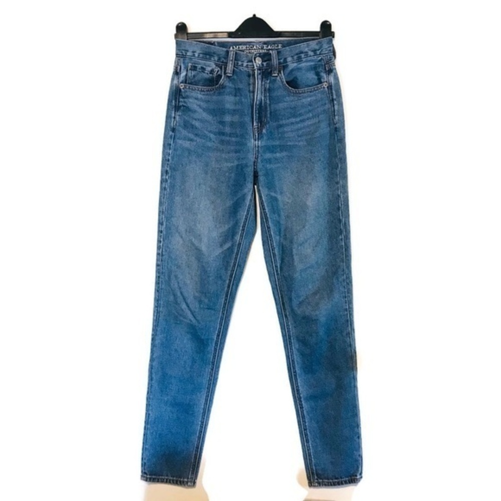 American Eagle Mom Jean High Rise Relaxed Fit jeans Women’s size 2 Long 26 Tall